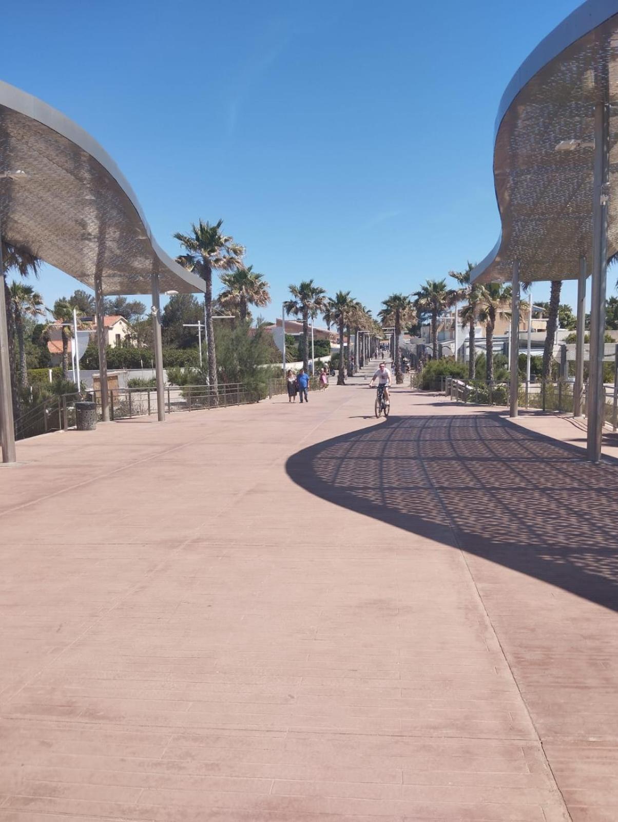 Du Cote De Chez Swann A 150 M De La Plage Vias Exteriör bild